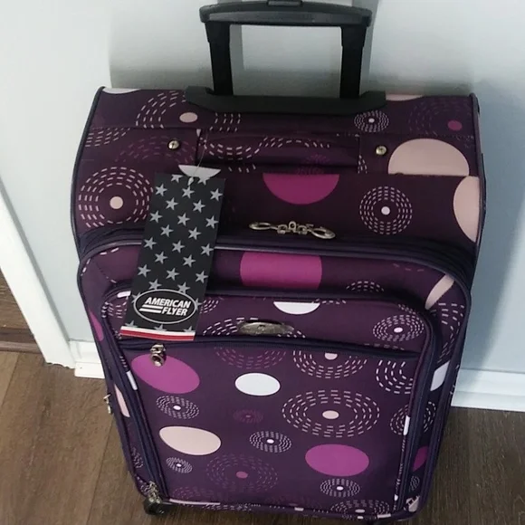 25 Checked Medium Spinner, Expandable, Lightweight Bag. - Picture 3 of 6